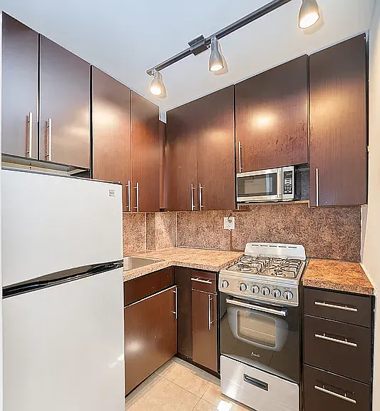 514 W 48th St #1A — Photo 5