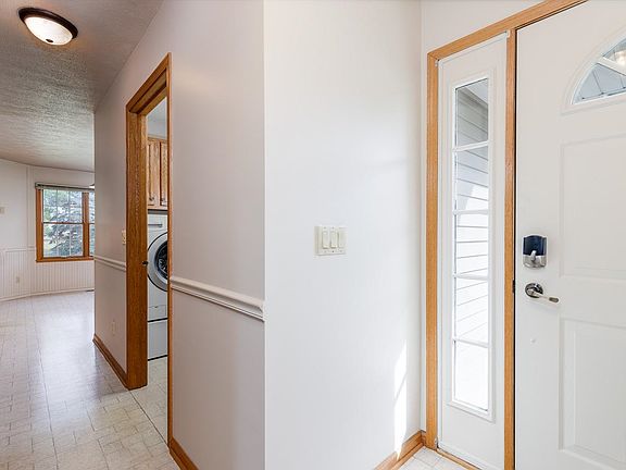 4th image of 9645 Roanoak Dr