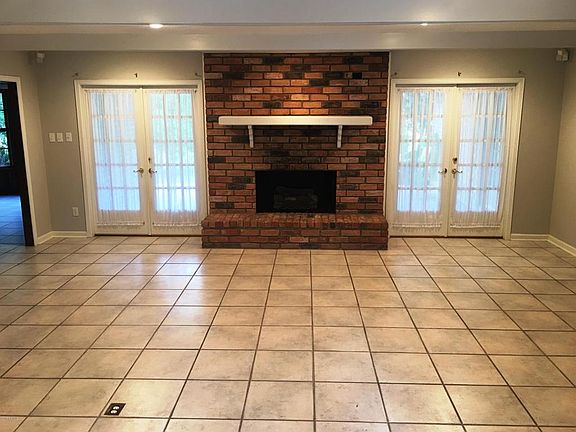 5th image of 1729 Blanchet Dr