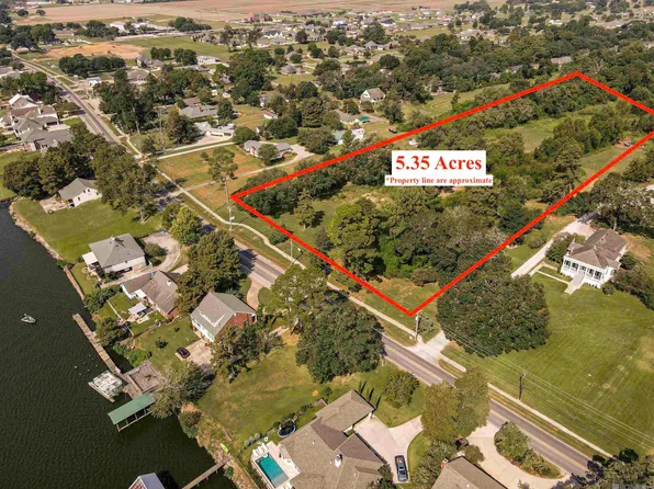 1304 False River Dr, New Roads, LA 70760