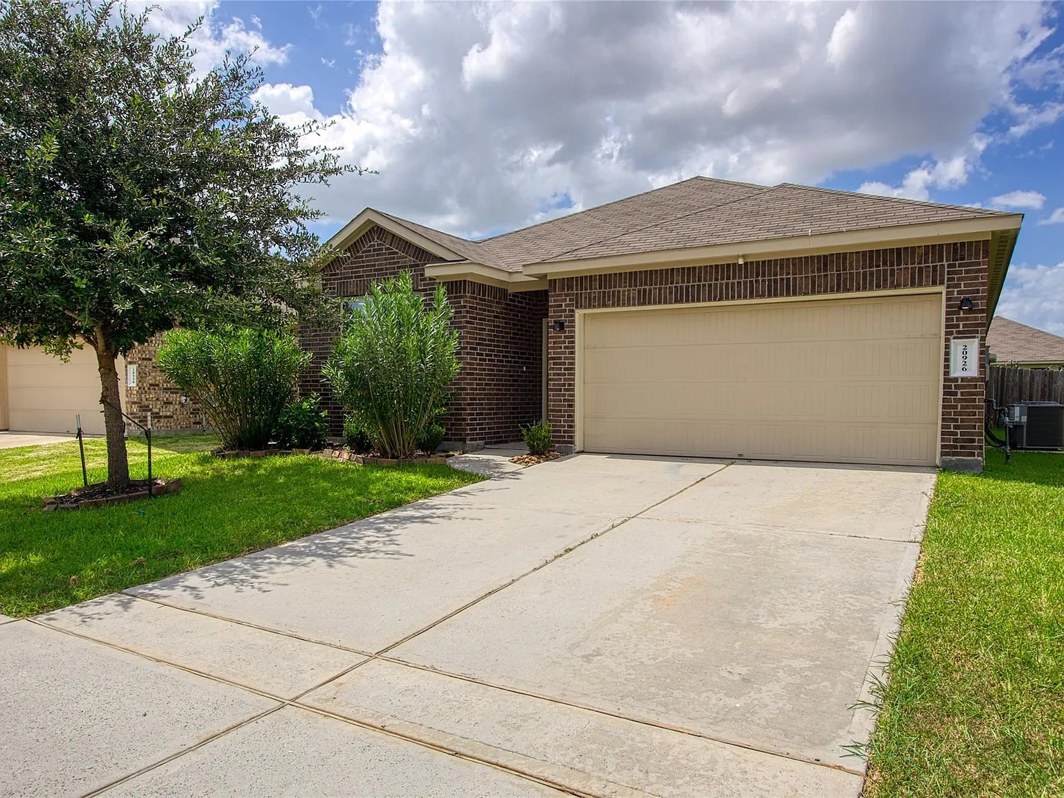 4 bed, 2.0 bath, 1757 sqft, $2,150 — Photo 1