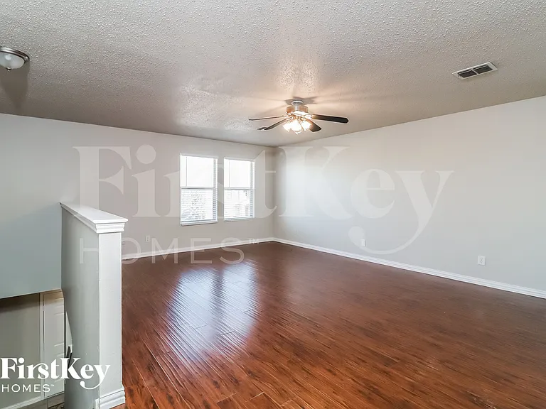 3913 Fox Run Dr — Photo 12
