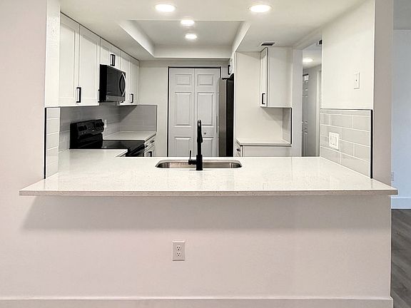 3rd image of 2524 Citrus Club Ln