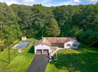 2 Deer Trail Lake Rd, Stockholm, NJ 07460