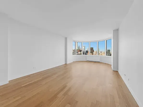 330 East 38th Street image 4 of 25