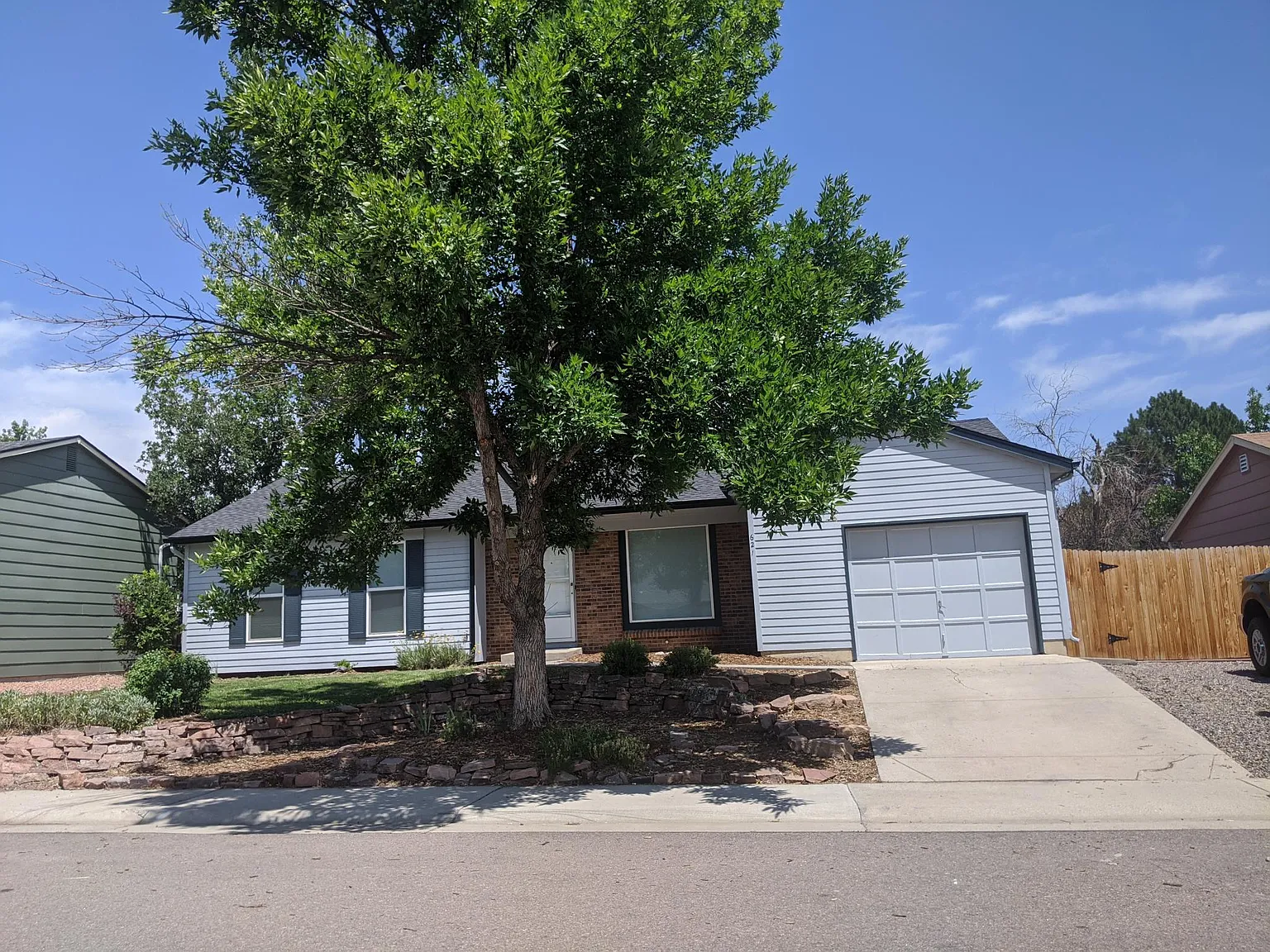 3 bed, 1250 sqft, $2,500 — Photo 2