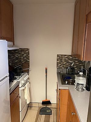 4th image of 320 W 30th St APT 5B