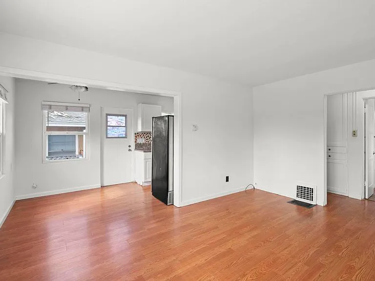 2634 Juan St — Photo 6