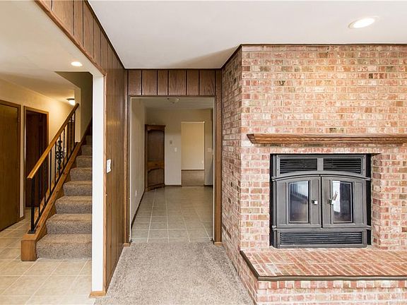 4th image of 2326 N Knoll Dr