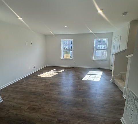 5th image of 172 Bolingbroke Way