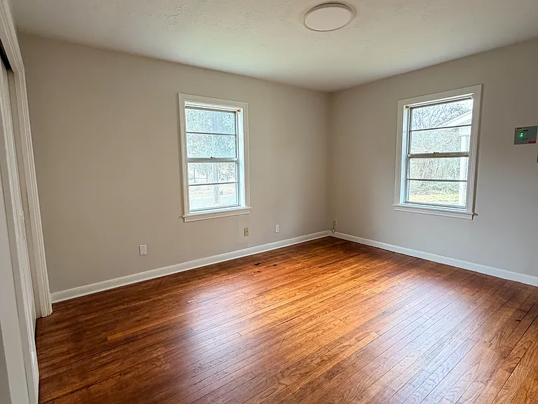 909 Lake Court Dr — Photo 6