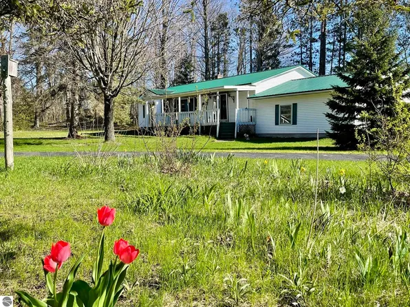 16097 Cadillac Hwy, Thompsonville, MI 49683