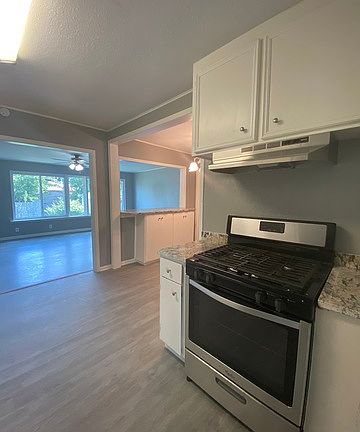 4th image of 122 Notre Dame Dr