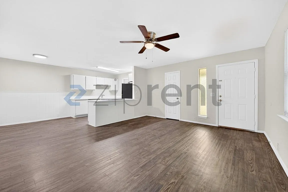 3 bed, 1200 sqft, $1,700 — Photo 1