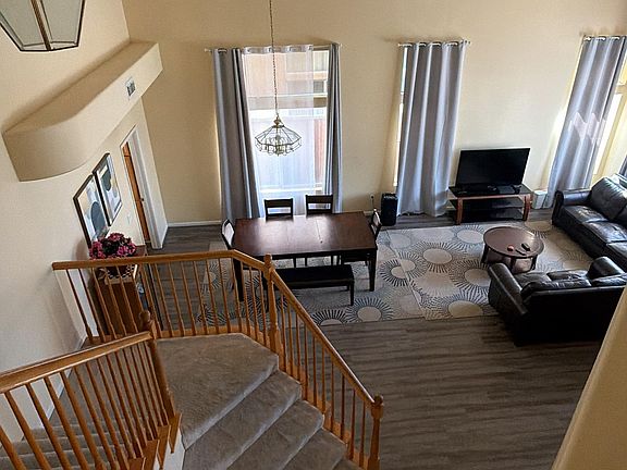 3rd image of 705 Black Oak Way