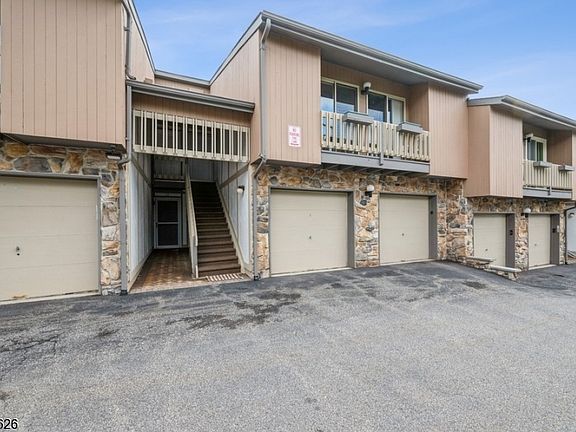2nd image of 15 Paris Cir #15