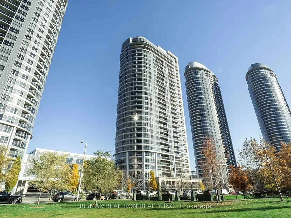 151 Village Green Sq #907