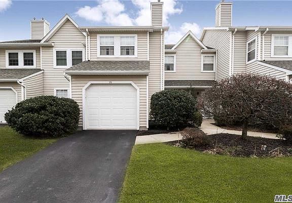 3rd image of 70 Thomas Ln