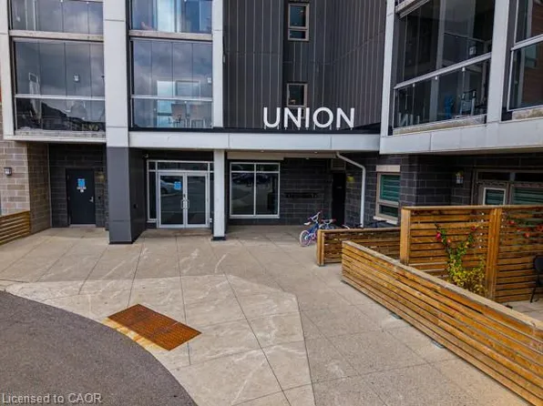 200 Lagerfeld Dr, Brampton, ON L7A 3Z1