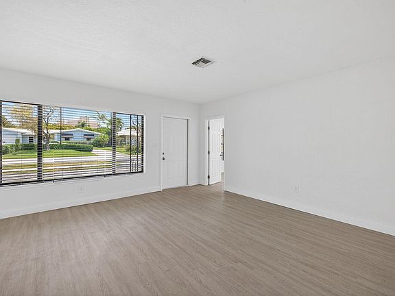 3rd image of 4807 NE 18th Avenue