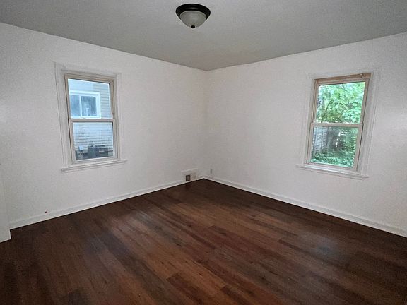 5th image of 670 Rhoads Ave