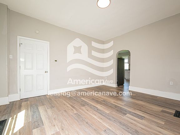 751283_004_living_room_4.jpg