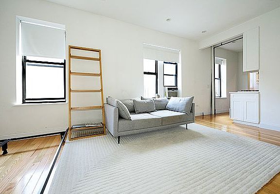 3rd image of 137 W 12th St APT 56