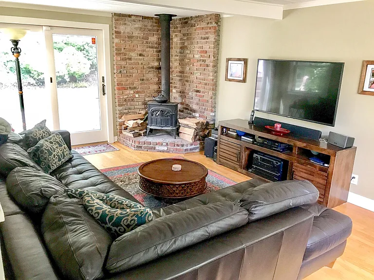 198 Wolfpit Ave — Photo 6