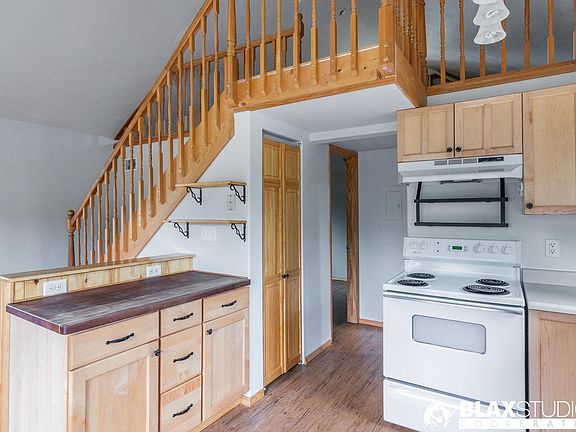 4th image of 2495 Maria St