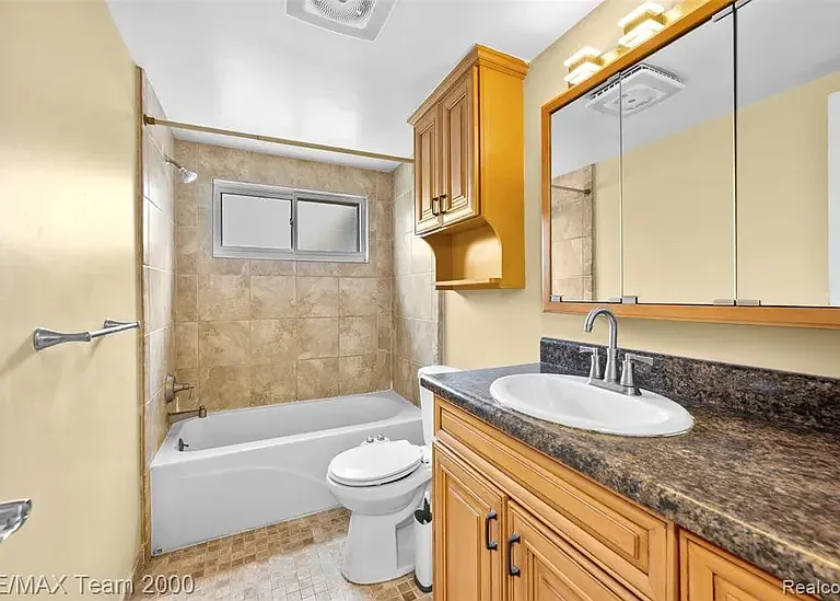 39784 Hillary Dr — Photo 17