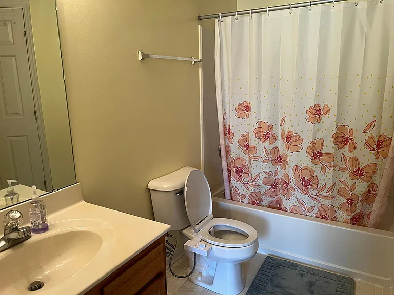4611 Court Yard Dr #4611 — Photo 4