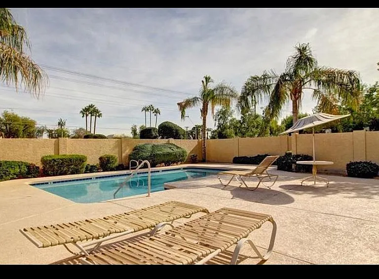 819 E Redondo Dr — Photo 3