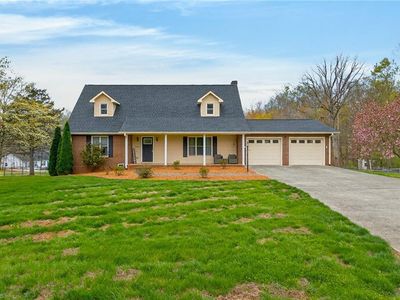 8388 Coachman Ln, Rural Hall, NC, 27045