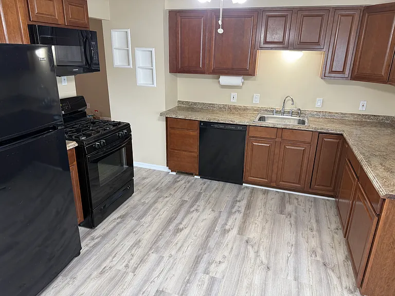 6539 Helen St — Photo 2