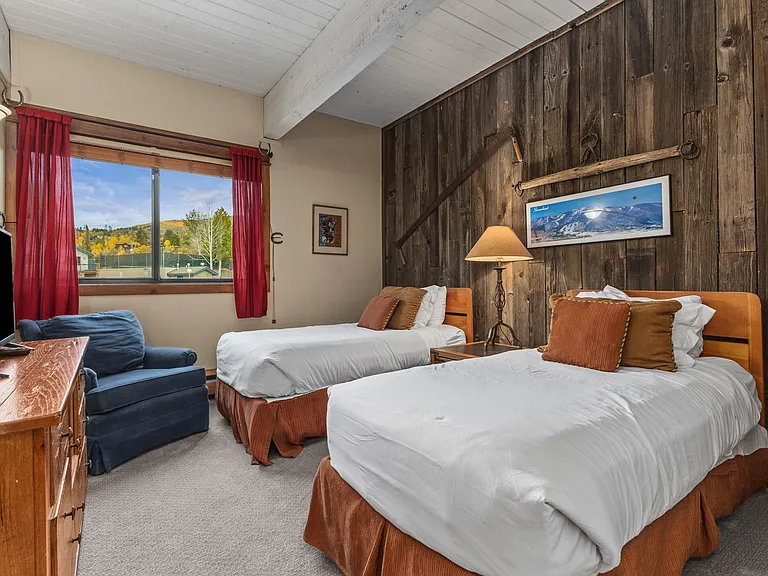 Bedroom 2 | 2 Twin Beds