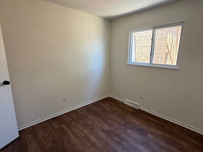 1524 Genessee Ave — Photo 10