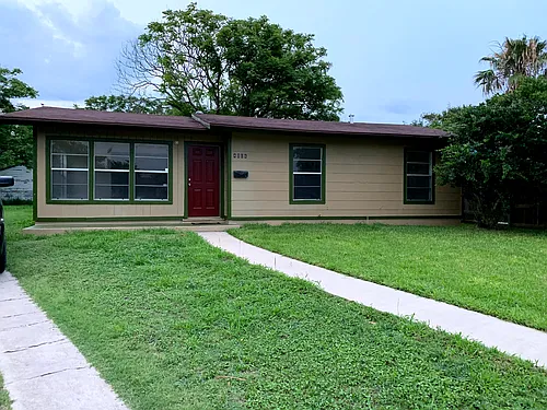 4006 King Richard Dr Photo 1