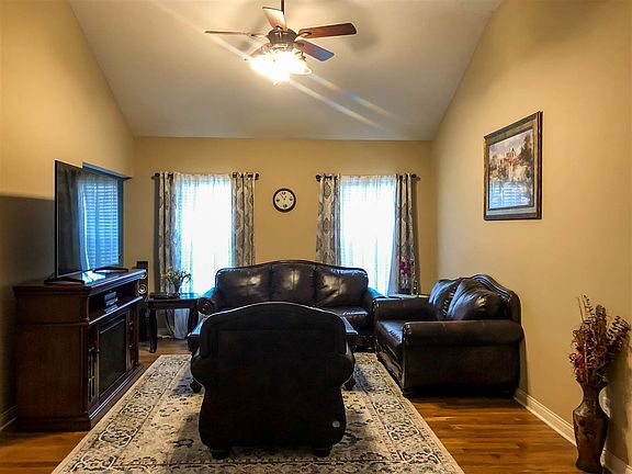 3rd image of 555 Aries Ct