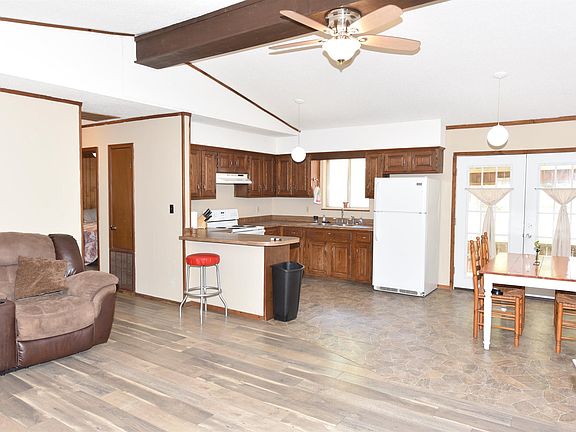 5th image of 110 Meadow Ln