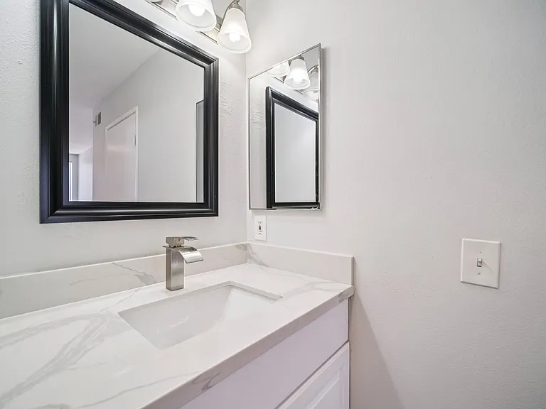 6310 Sylmar Ave — Photo 50