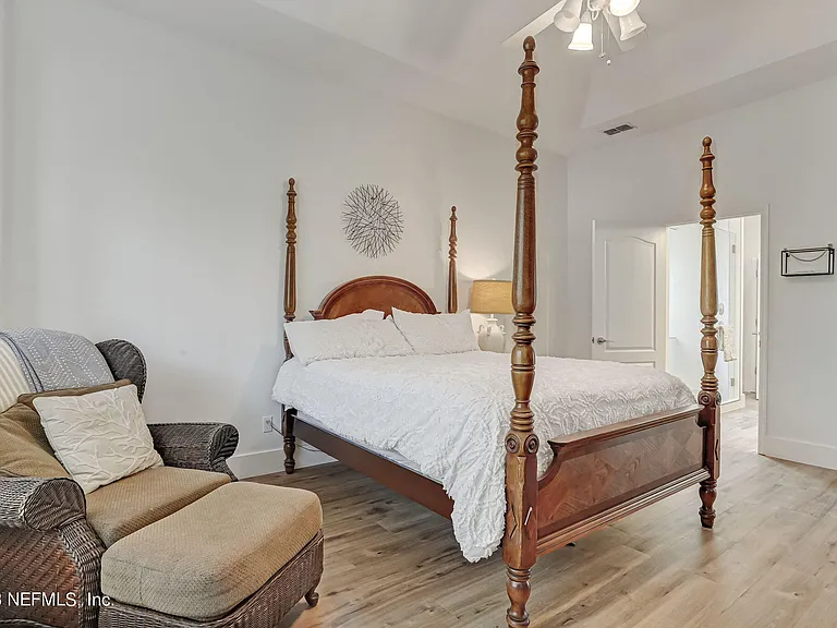 140 Oceans Edge Dr — Photo 37
