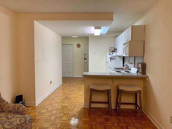 3rd image of 230 S Lexington Ave