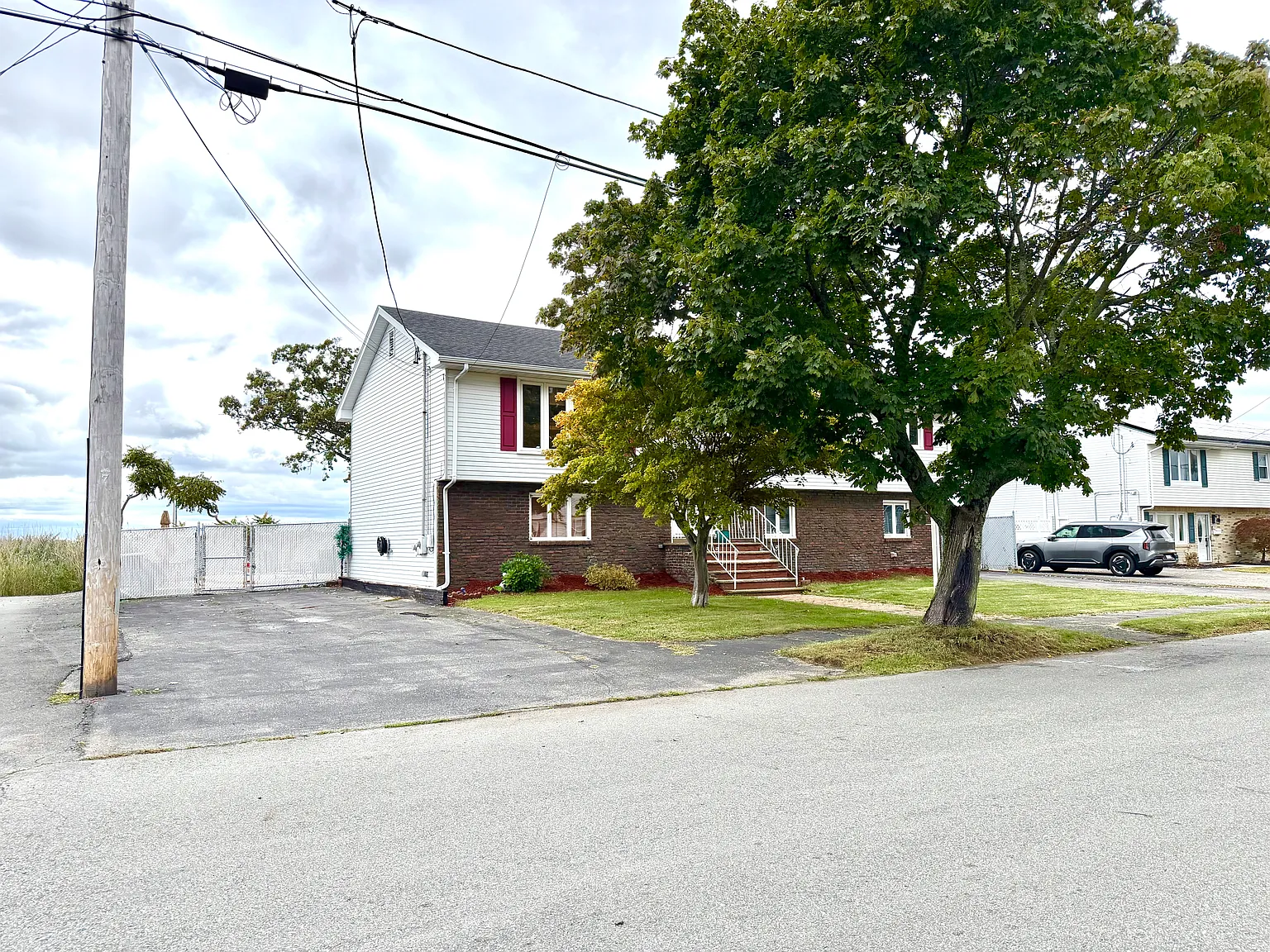 3 bed, 1900 sqft, $4,500 — Photo 2