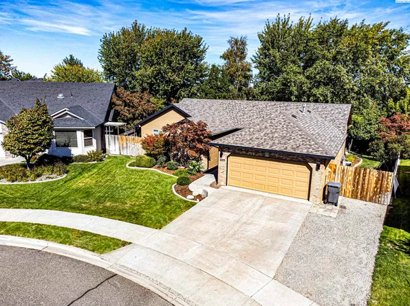 2211 S Arthur Loop, Kennewick, WA 99338