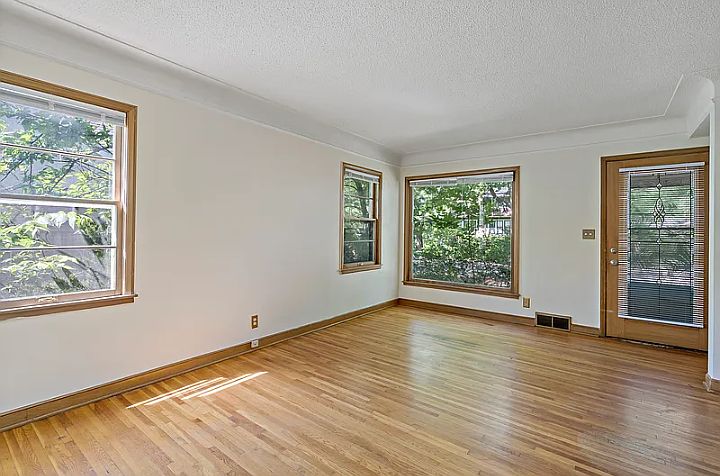 1st image of 2549 35th Ave S