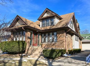 2424 N 61st St, Wauwatosa, WI 53213