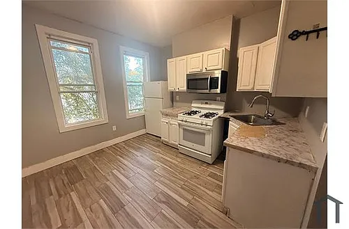230 Wilkinson Ave Photo 1