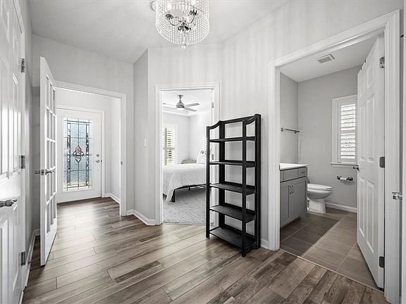 3rd image of 415 River Glen Dr