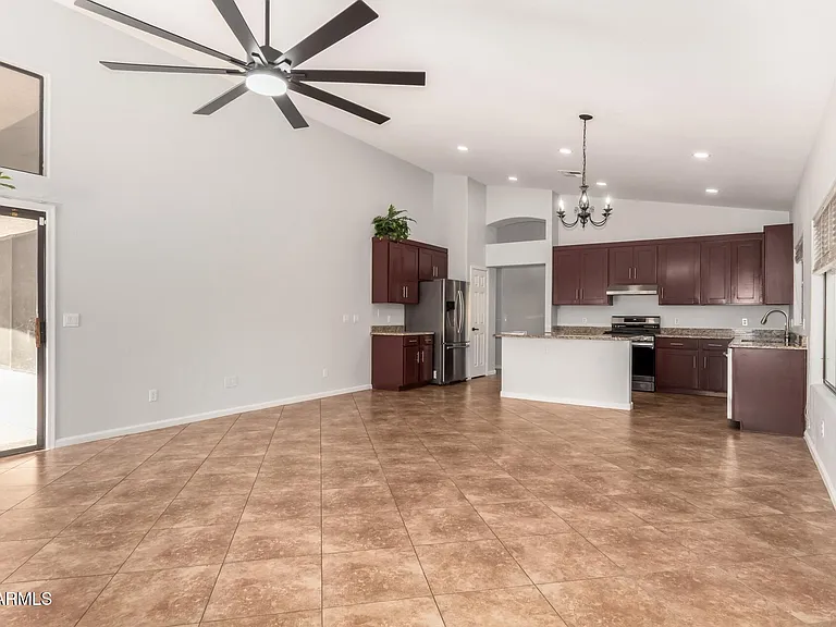 1625 E Montoya Ln — Photo 10