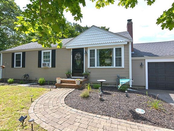 4th image of 327 Pond St